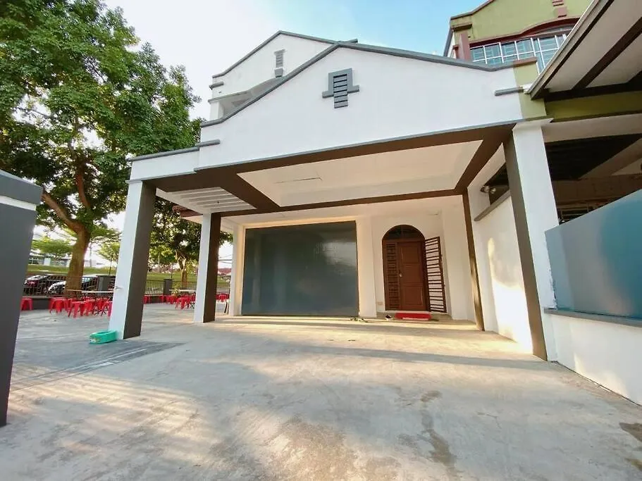 A02 Homestay In Taman Daya Johor Bahru Holiday home